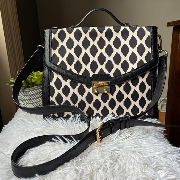 Vera Bradley Handbags - Vera Bradley Changed it Up Crossbody Ikat Spot 🖤